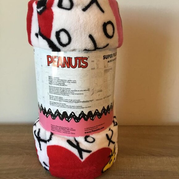 Peanuts Snoopy Woodstock Plush Throw Blanket Hugs & Kisses Hearts 46" x 60" NIP - Picture 2 of 4